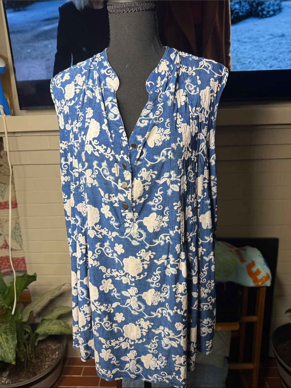 Westport Blue and White Floral V-Neck Tunic Top